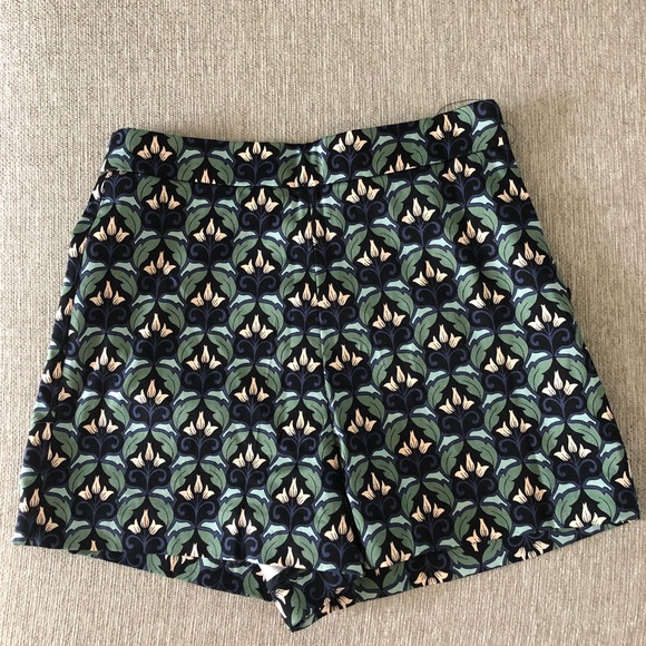 PATTERN SHORTS•NEVER WORN! - Picture 3 of 4